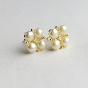 White cultured pearl stud earrings with white Sapphire in 14k gold
